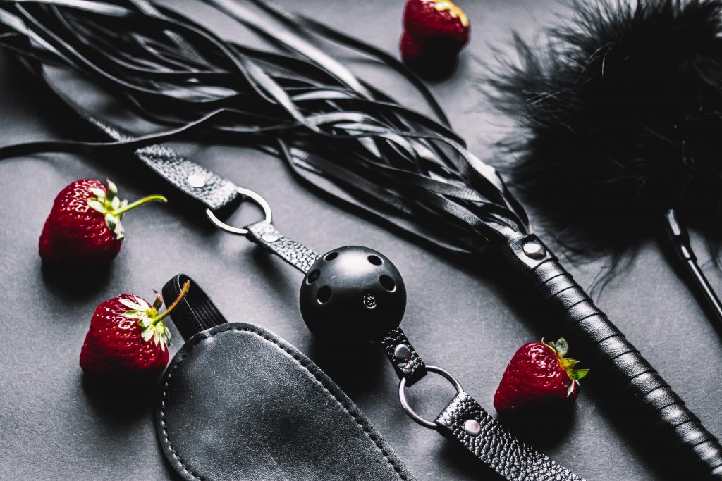 feathers and gag and straberries